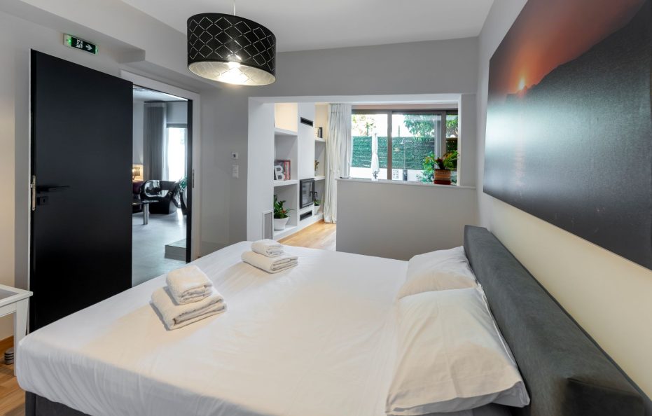 Oasis Privé | Luxury Private Pool Retreat in Varkiza