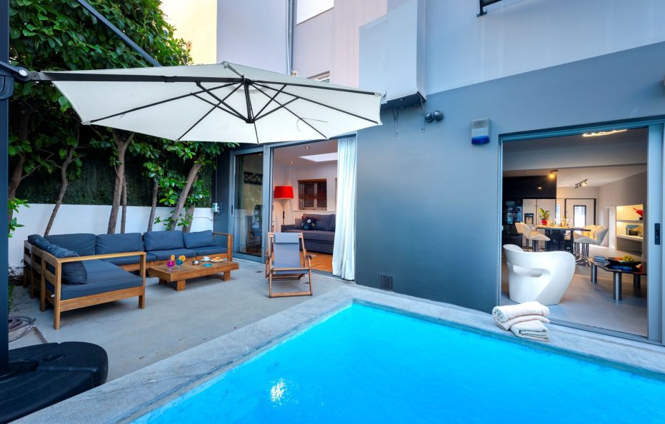 Oasis Privé | Luxury Private Pool Retreat in Varkiza